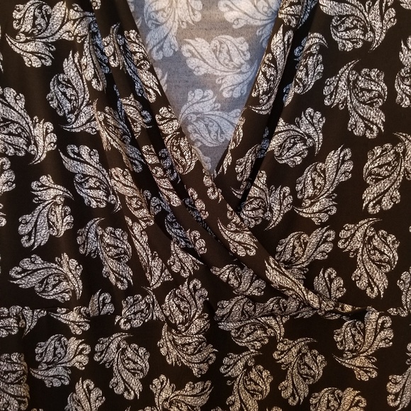 Lane Bryant 22/24 Black & White Damask Top - Picture 2 of 5